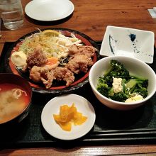 休日でも定食があります