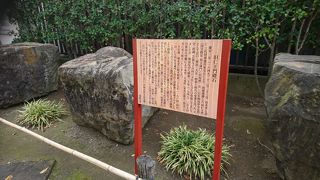 仁王門の大きな礎石