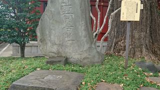 大きな石碑に信仰心がわかります