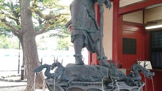 芸術的な作品です