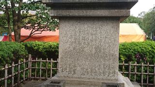 新奥山にあるお婆ちゃんの像