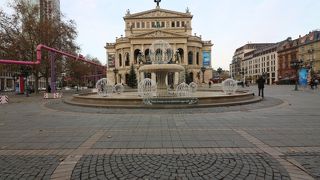 外観だけでも見る価値あり