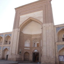 東を向いているので午後は逆光になります。