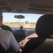 タクシー車内。