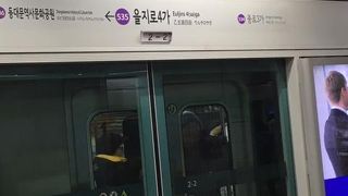 大きな魚市場があり