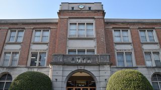 レンガタイルの素敵な建物