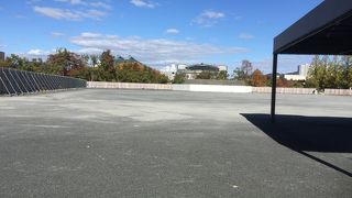 目の前にリーグ優勝の記念碑