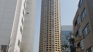 大阪の丸ビルがカクカクしたように見えます