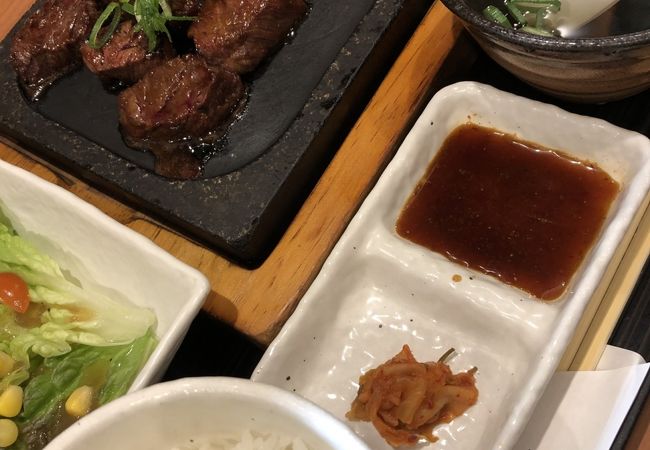 落ち着いた雰囲気で旨い肉が食える店