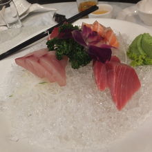 鮪の赤身、中トロ、サーモン、ハマチ