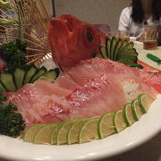 光華夜市にある海鮮店の名店、イカ墨の炒飯初体験＆金目鯛に似た魚の刺身は美味かった