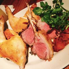 ロティサリーチキンとラムチョップ