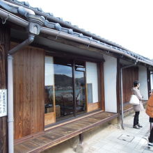 尾道水道を見下ろす場にある