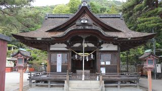 琵琶湖に浮かぶ鳥居が印象的