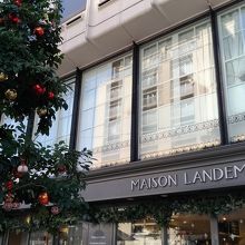 クリスマスツリーの飾り付け