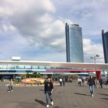 大田駅　写真左のエスカレーターを上がると聖心堂があります。