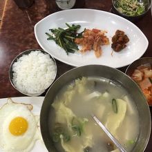 ご飯がピカピカで美味しい