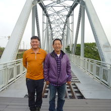  舊鐵橋天空歩道：文さんと記念写真