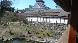 縁側から見る小倉城がきれい