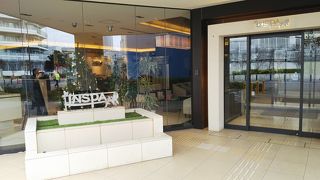 仲木戸駅京急高架下から送迎バスで楽です