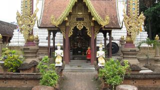 厳しい服装のチェックはありませんでした