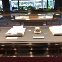 ジョー・ディマジオのサインボールもあります。