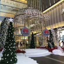 11月はもうクリスマスモードのパビリオン入口