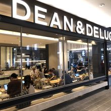 レストラン街の一角にディーン＆デルーカ