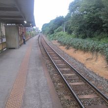 香椎宮への最寄り駅、香椎神宮駅ホームの様子