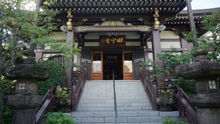 一段高いところに本堂を構えて迫力を感じます