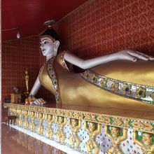 涅槃仏が大変セクシーでいらっしゃいます