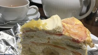 大きくて具沢山で美味しいケーキ