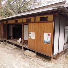 つつましやかな家だ