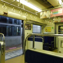 従来型の電車はこんな感じの車内