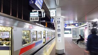 新車のロングシートか在来型のＢＯＸシート車両か？