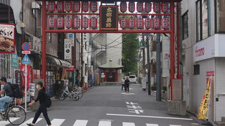 山門は立派ですが