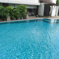 小さなプールがあります