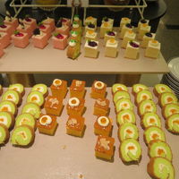 デザートのプチケーキ