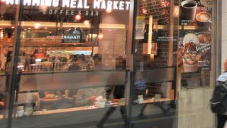 エスパルの東西自由通路沿いです。