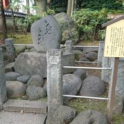 新奥山に置かれた浅草寺の力石