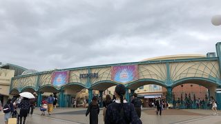 舞浜駅に隣接のショッピングモール