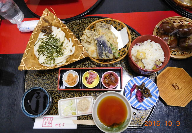 お饅頭も美味しい！お土産も買えます。