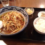 ランチは850円です。ネギラーメンセットを注文しました。 