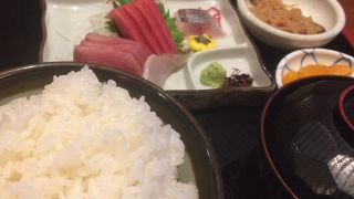 魚が美味しい駅前定食屋