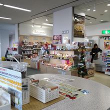 搭乗後のお土産屋さんです！