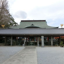 宝拝殿と本堂です