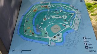 道後温泉の手前に小山が