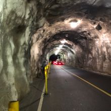 タクシーを降りトンネルを抜け入山口まで歩きます！