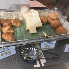 ホテルブレッドを炙っていただく。サクサクフワフワです。