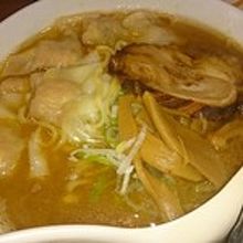 懐かしい味のワンタンメン